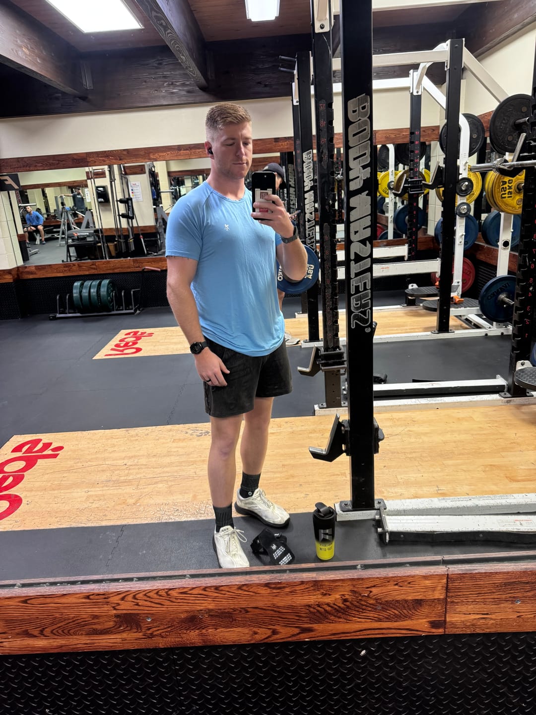 Customer photo review of Siveo Men's Logo Long Sleeve Tee