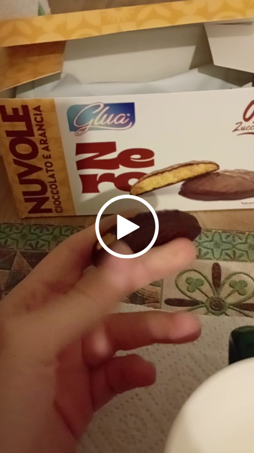 Customer video review of Biscotti proteici Nuvole ricoperti di cioccolato e arancia