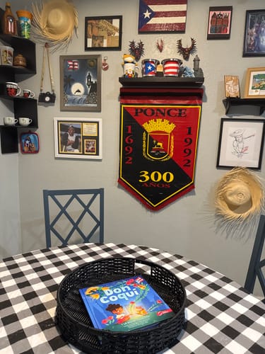 Customer photo review of Don Coquí | Libro Bilingüe