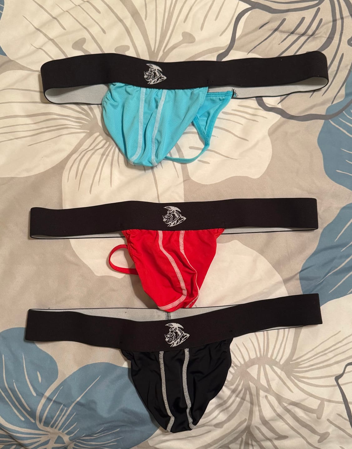 Customer photo review of Nylon 0in Mesh Thong No Fly 3pk Black/Light Blue/Red
