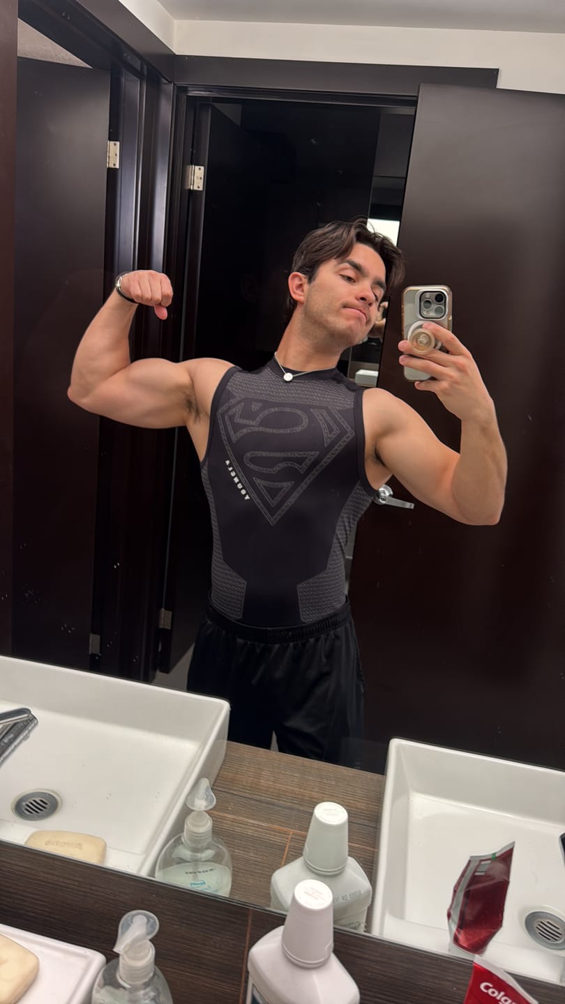 Customer photo review of 3047 - Superman Compression Tanks