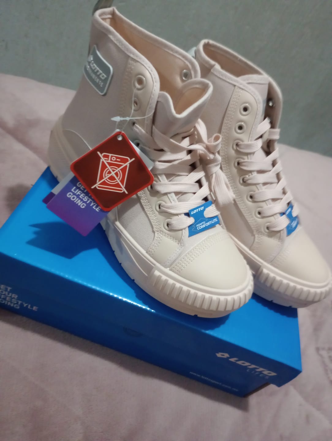 Customer photo review of Tenis Bota Ruvin Women
