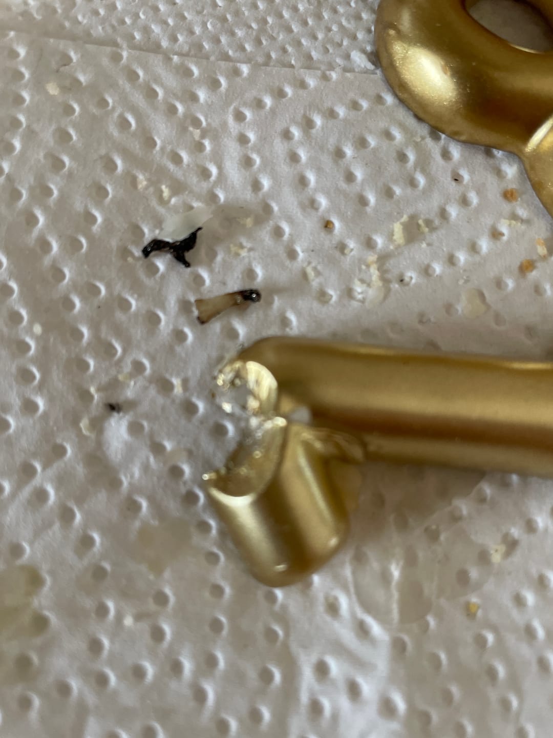 Customer photo review of Zahlenkerze golden mit Wunschzahl | Geburtstagskuchen Kerzen