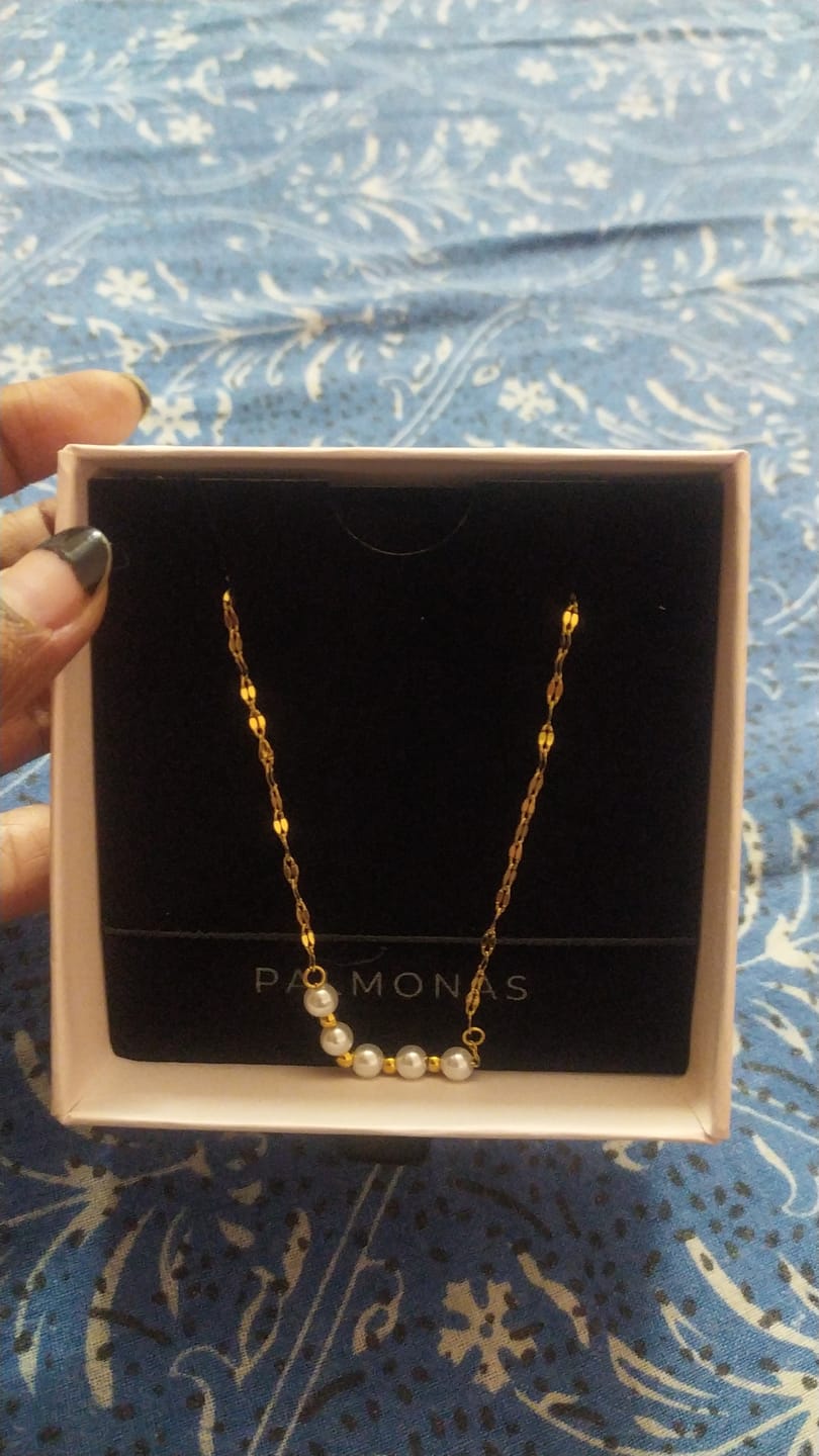 Customer photo review of Pearl Lip Chain Necklace