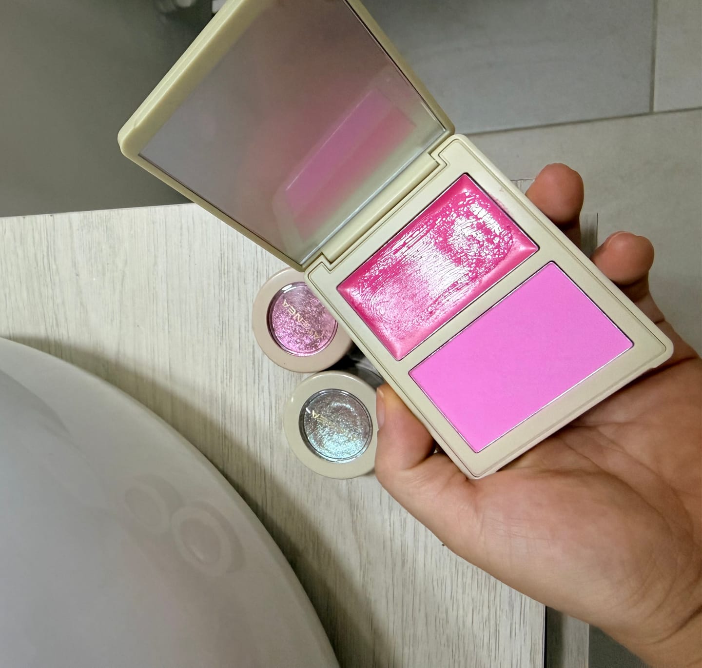 Customer photo review of RUBOR EN DÚO ALLURE CREMA Y POLVO COMPACTO