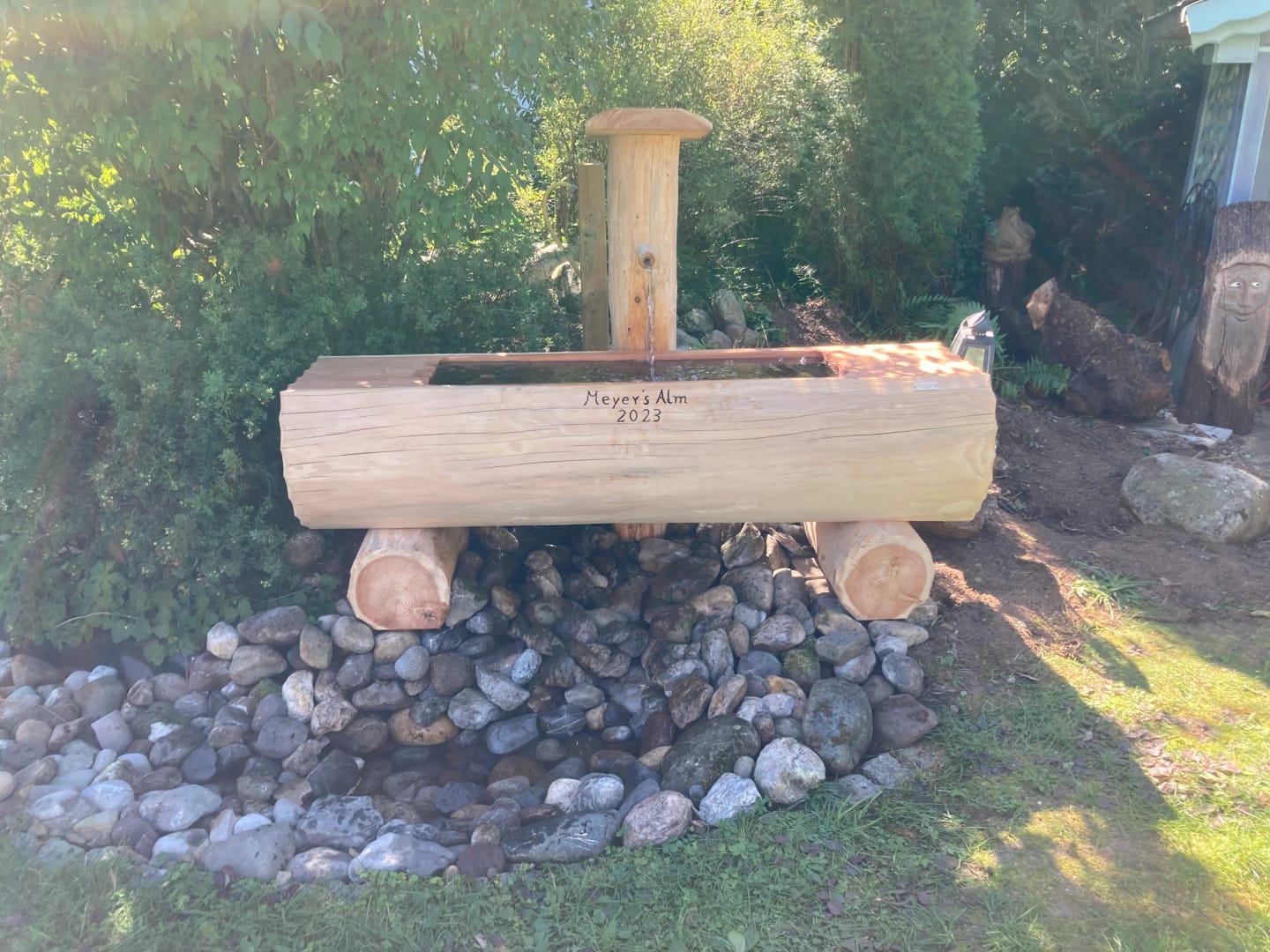 Customer photo review of Holzbrunnen ,,Fellhorn" flacher Holztrog aus Lärche