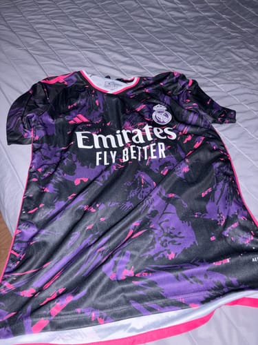 Customer photo review of Maillot Real Madrid foot concept rose 2024 2025