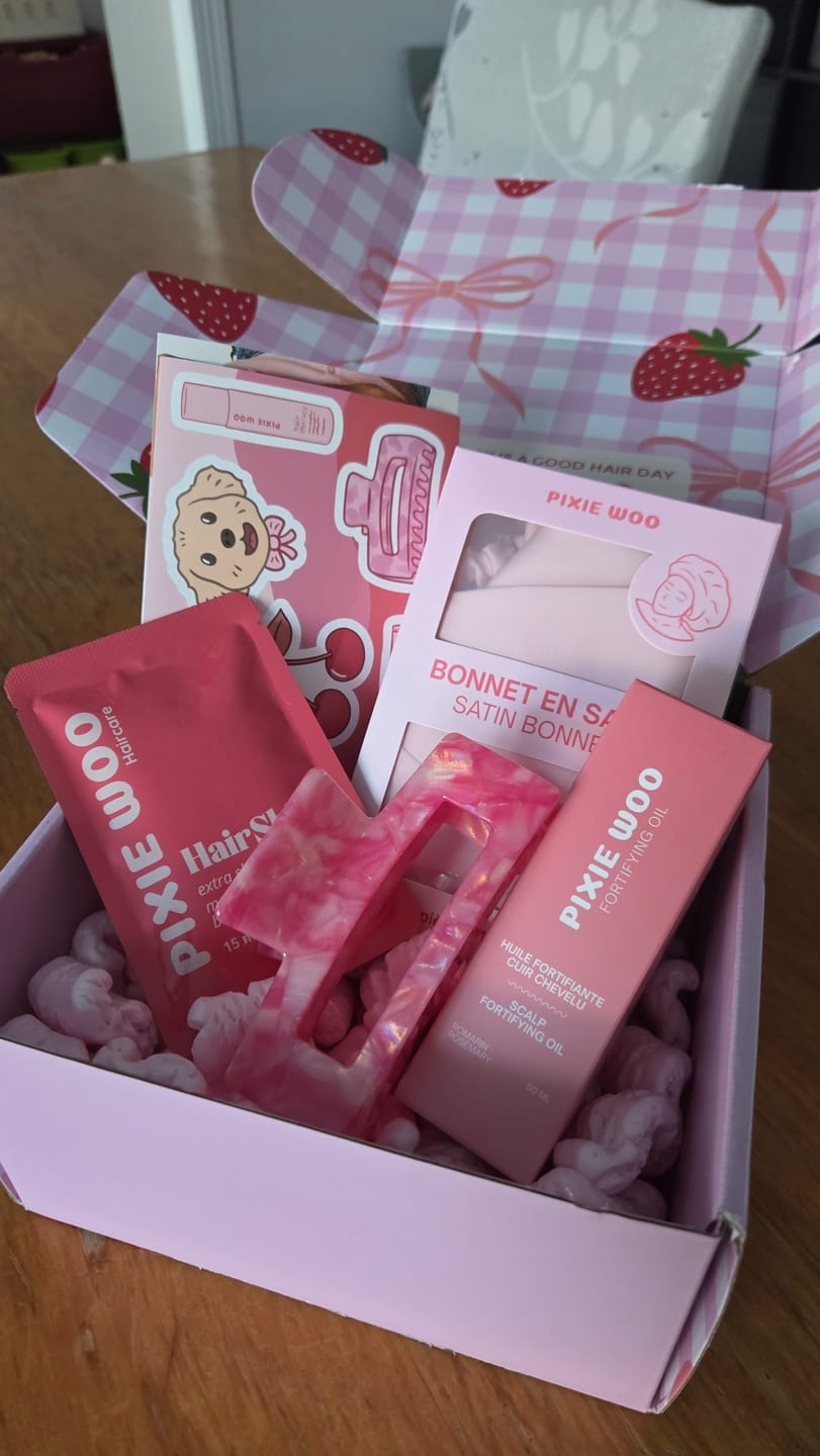 Customer photo review of Valentine Hair Claw clips (S,M,L,XL)
