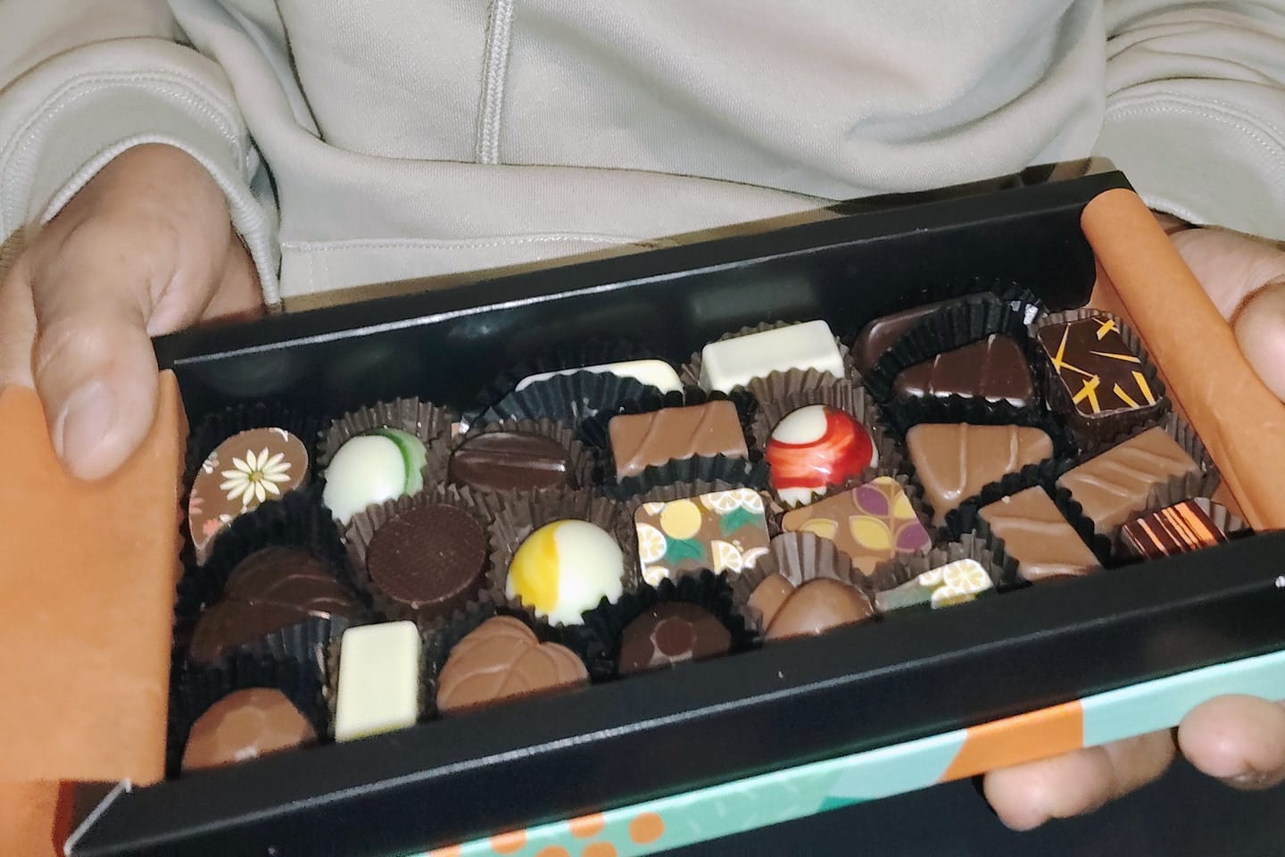 Customer photo review of Caja 25 Bombones