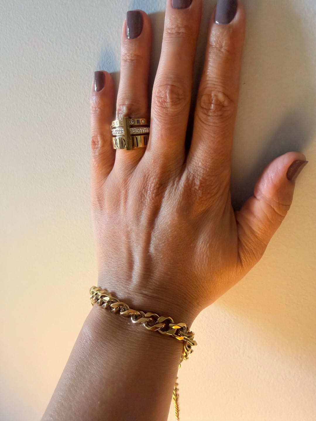 Customer photo review of Anel Aro Triplo Algarismo Romano Banhado em Ouro 18K