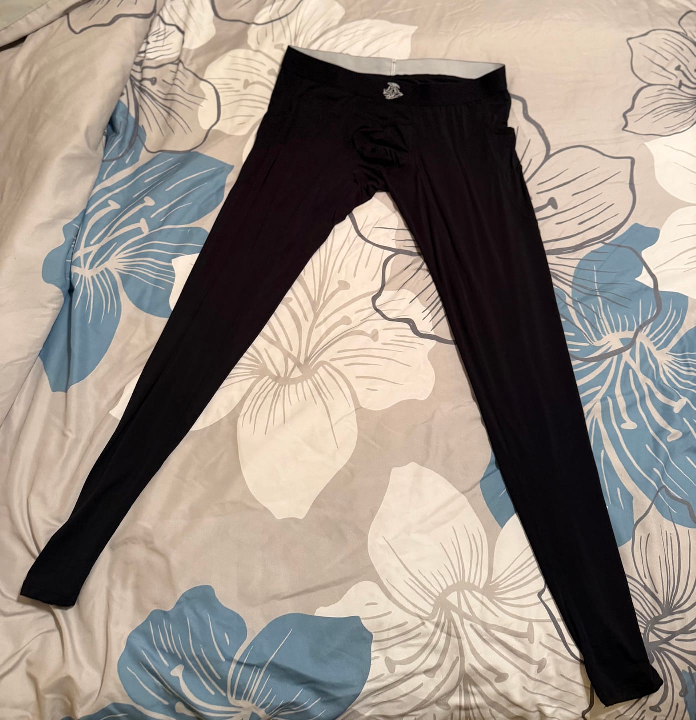 Customer photo review of Modal 28in Leggings V Fly 1pk Black