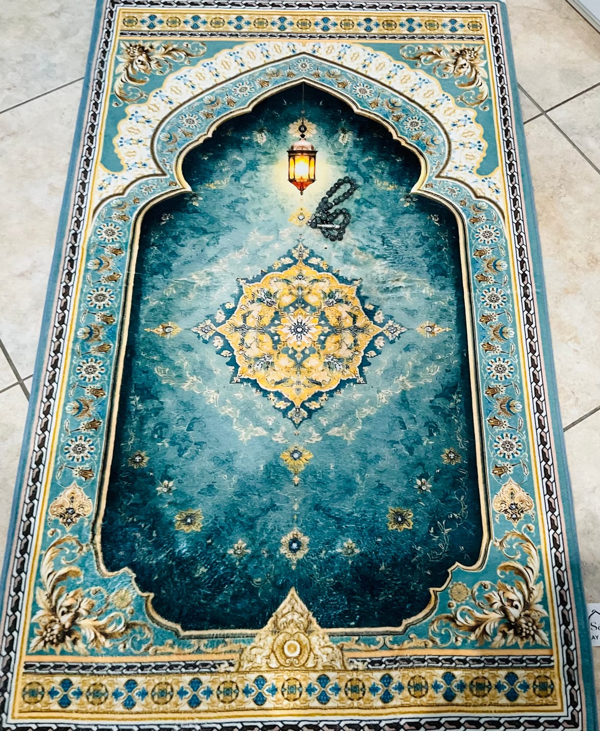 Customer photo review of Verde Mehrab Padded Prayer Mat