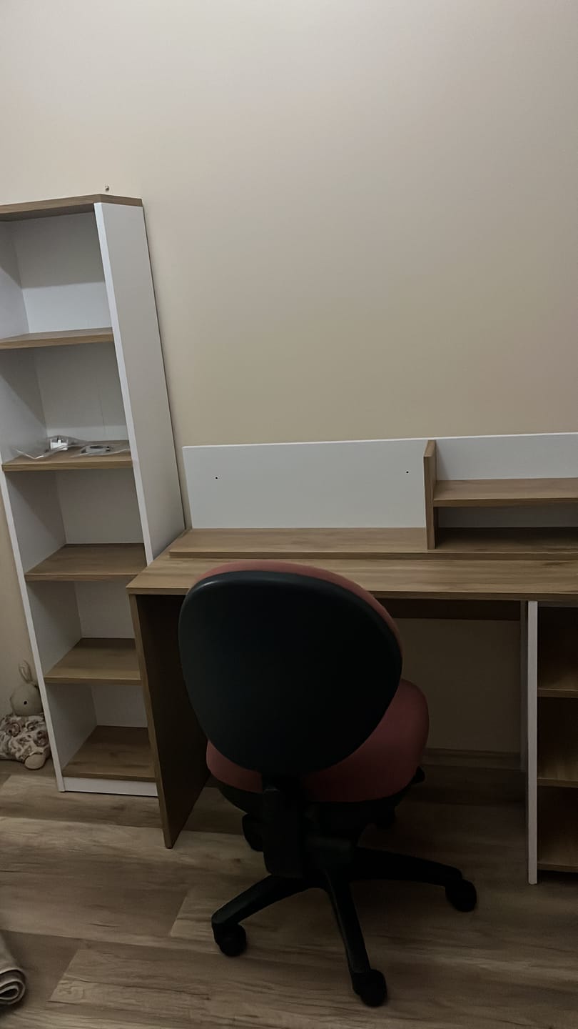 Customer photo review of Rani HA106 Raflı Çalışma Ofis Bilgisayar Masası Sepet Ceviz - Beyaz