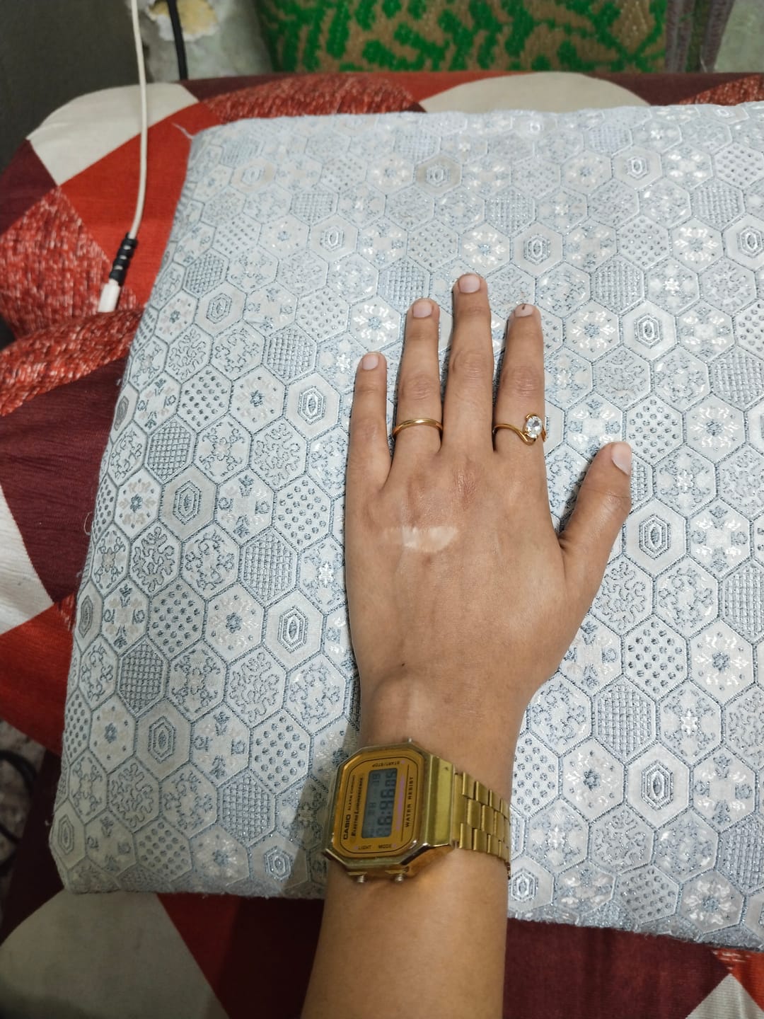 Customer photo review of Sole Aura Minimal Gold Band