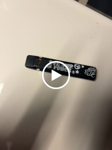Customer video review of 🍋Flower Power Vape Lemon Superior Blend
