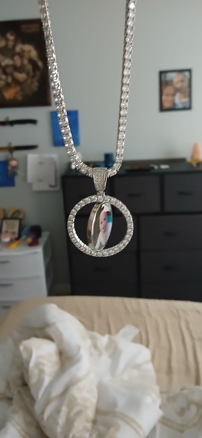 Customer photo review of 3D SPINNING 2-FACED CUSTOM PICTURE ROUND  PENDANT - 42mm