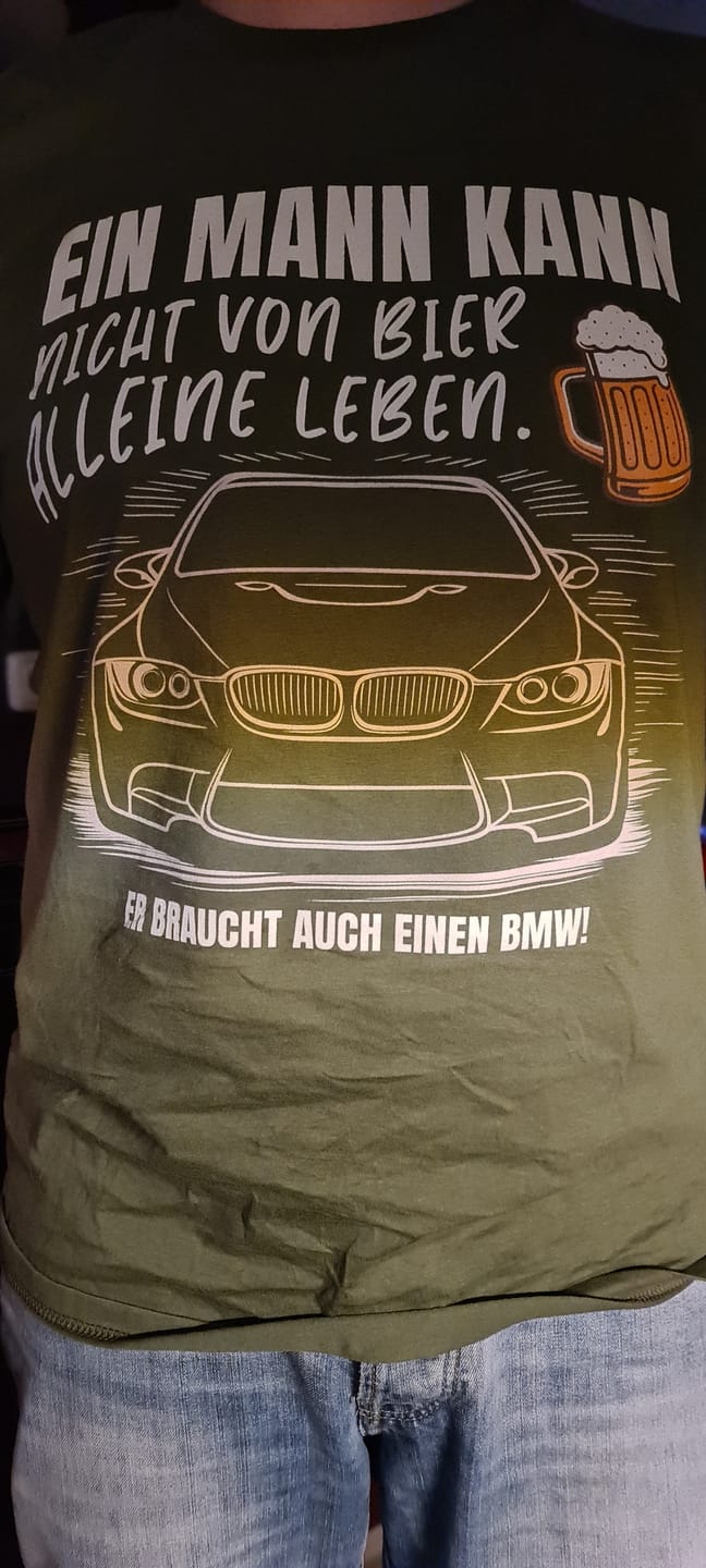 Customer photo review of Echte Autos haben Durst Kapuzenpulli (limitiert)