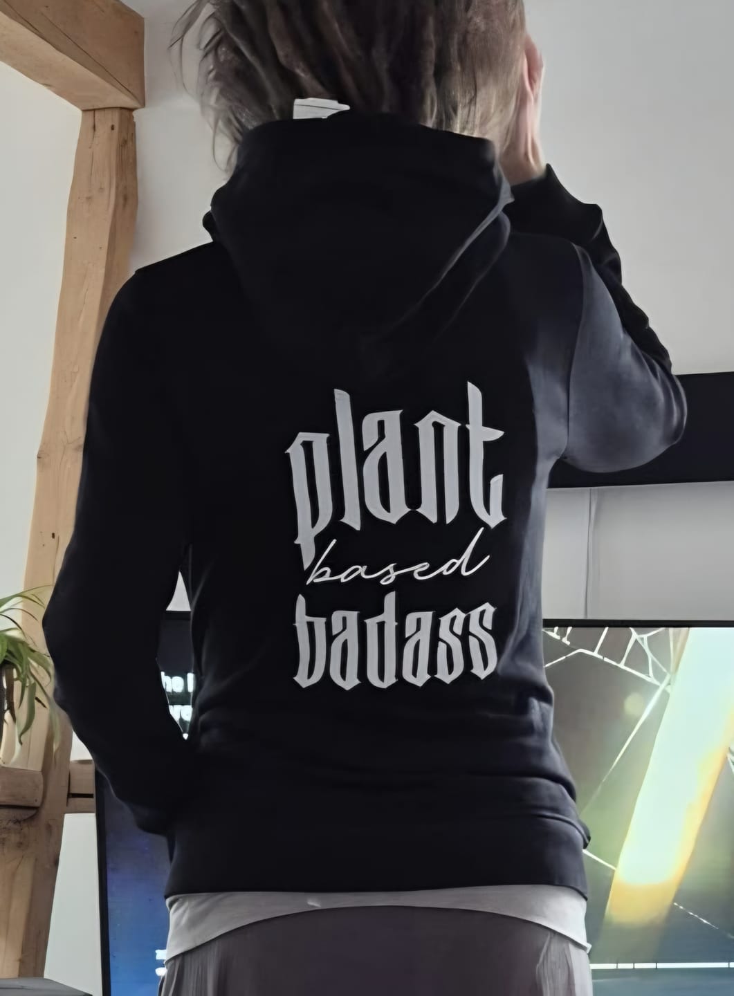 Customer photo review of PLANT BASED BADASS | DAMEN PREMIUM BIO HOODIE | BACK PRINT