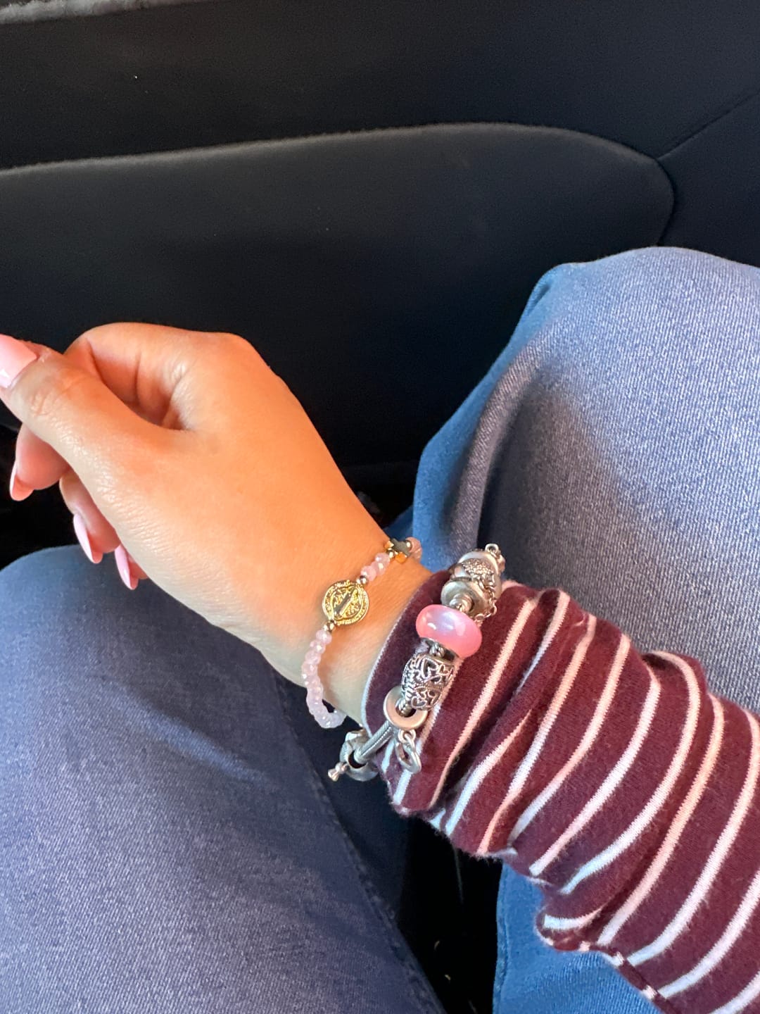 Customer photo review of Pulsera Chaquiras Con San Benito y Mini Cruz