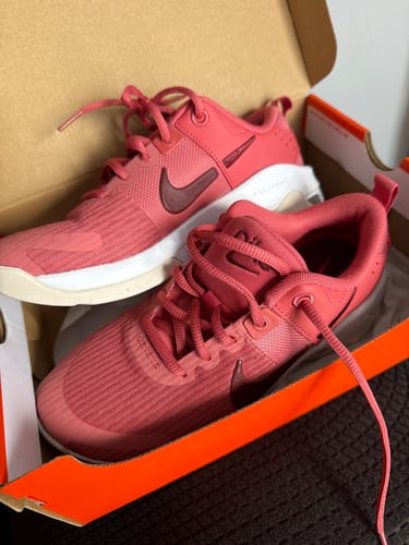 Customer photo review of Nike Zoom Bella 6 Platinum Tint Wmns