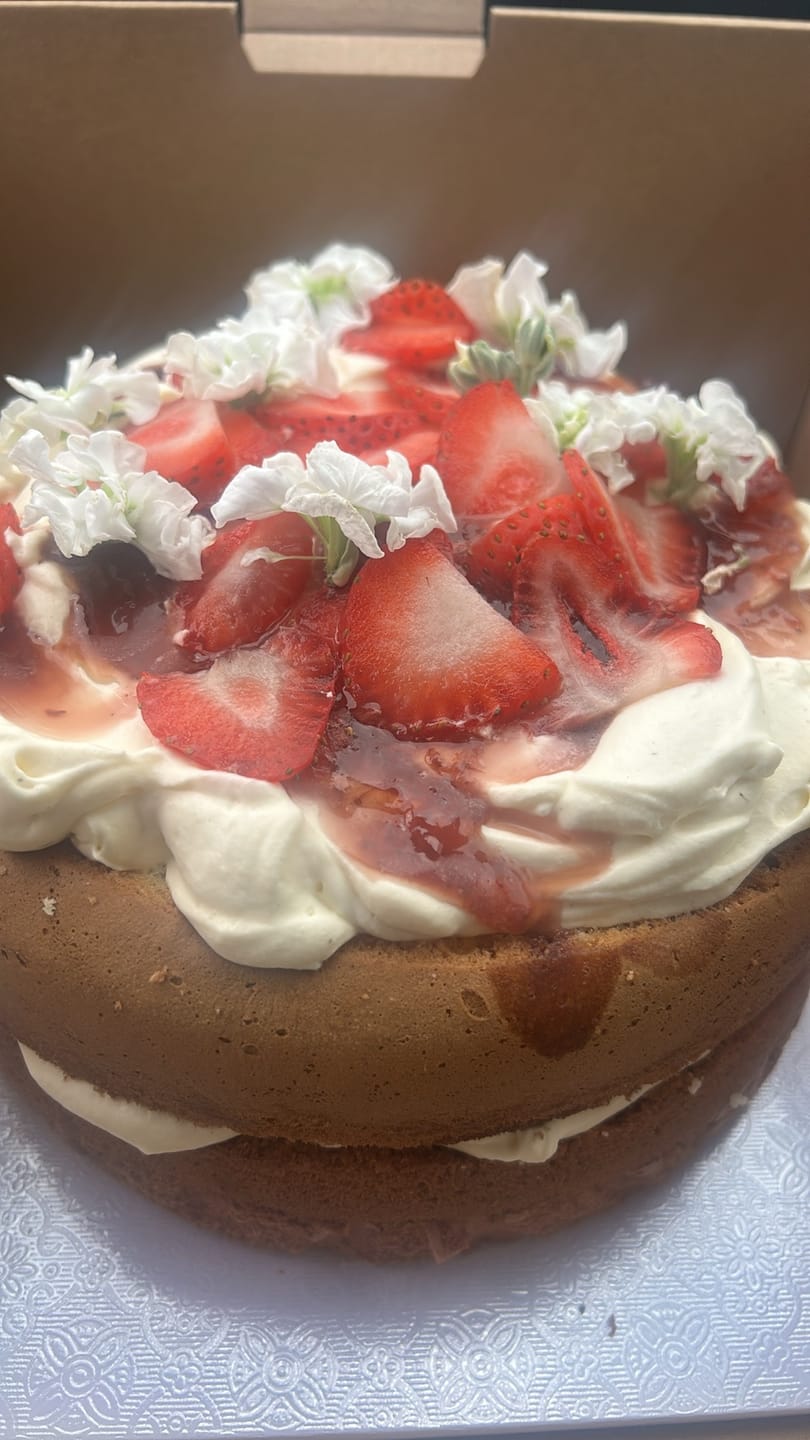 Customer photo review of victoria sponge