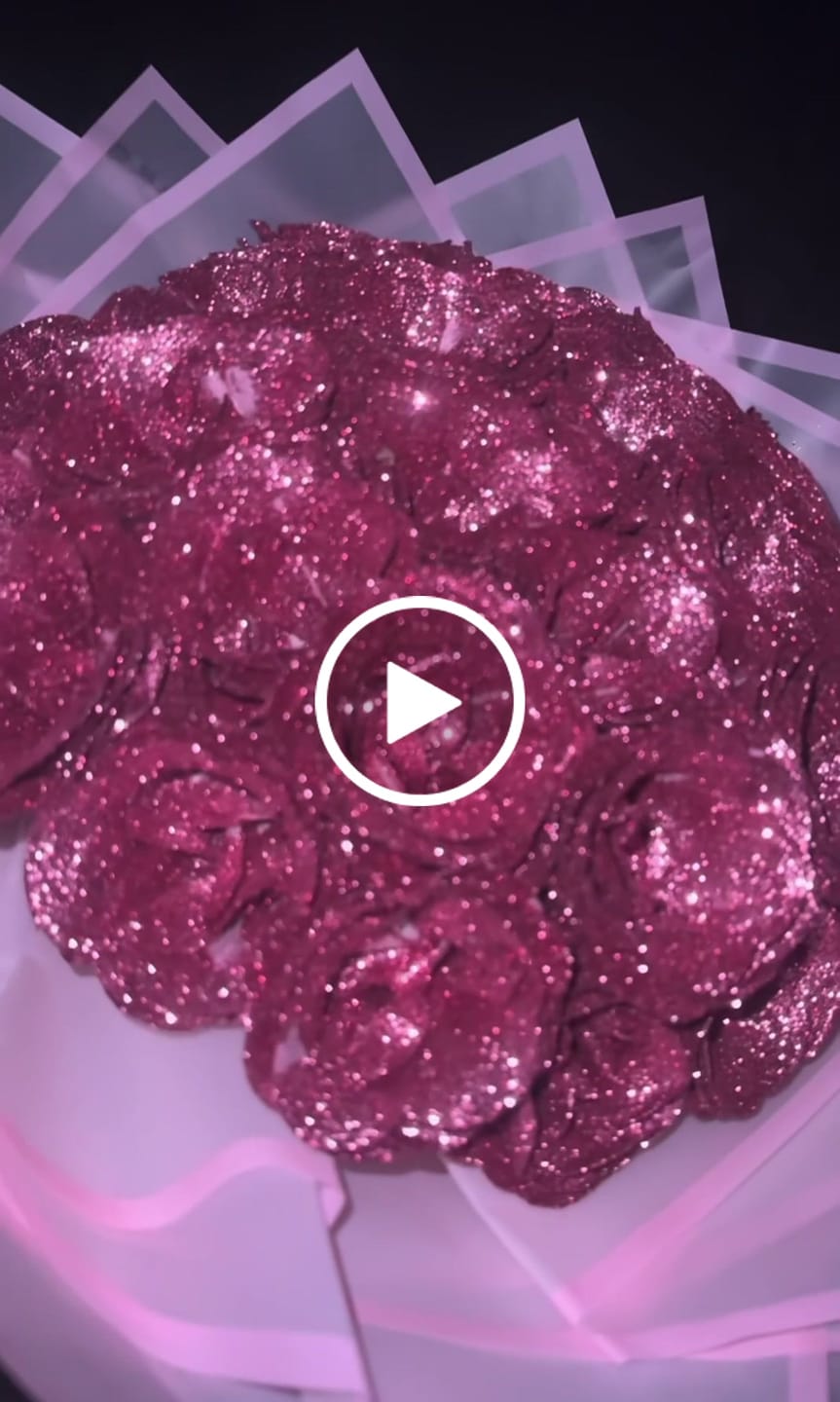 Customer video review of Glitter Rose Bouquet