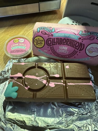 Customer photo review of Dunk Cookies Collaboration Chocolate bar and and dip