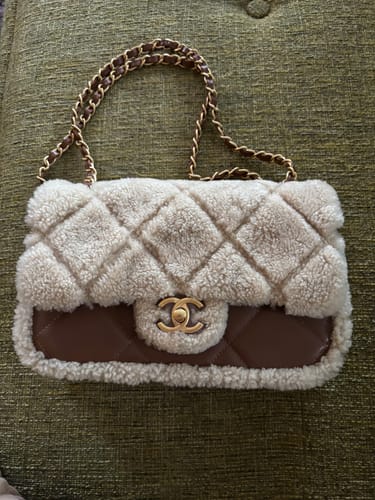 Customer photo review of MEDIUM FLAP BAG 23 IN BEIGE WOOL AND GINGER ORANGE CALFSKIN GOLD HARDWARE