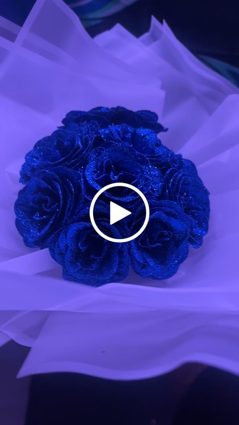 Customer video review of Glitter Rose Bouquet