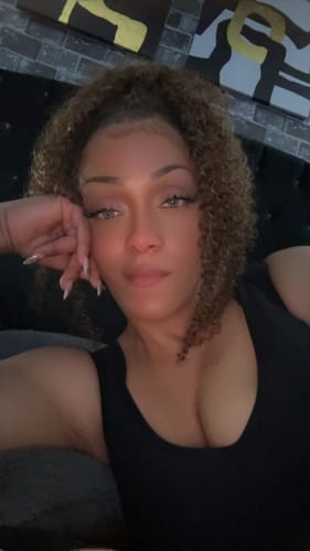 Customer photo review of CurlyMe Wear Go Glueless Highlights Ombre Hair Pre-cut Lace Kinky Curly Wig
