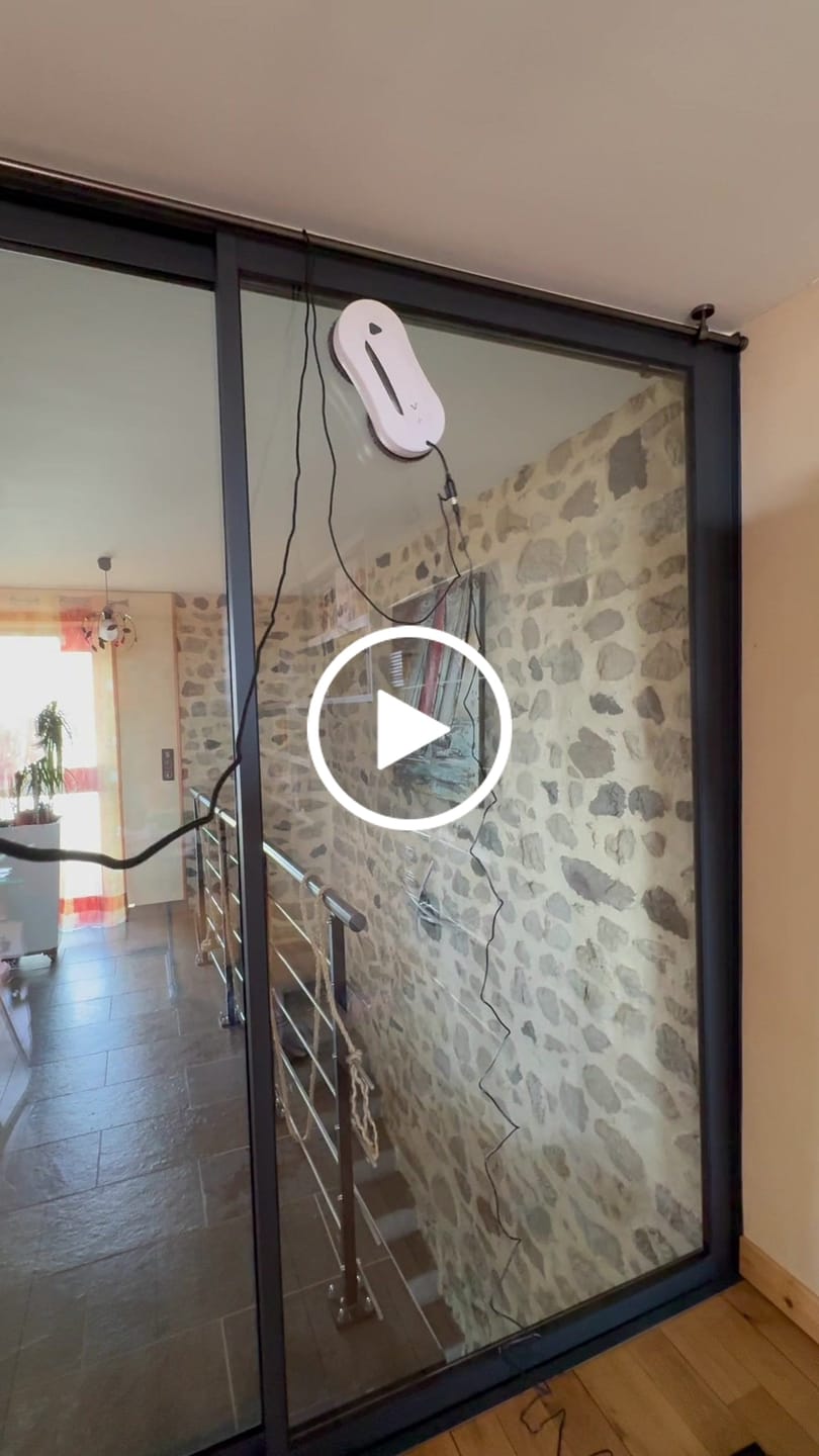 Customer video review of Robot lave vitre V3CLEAN S+