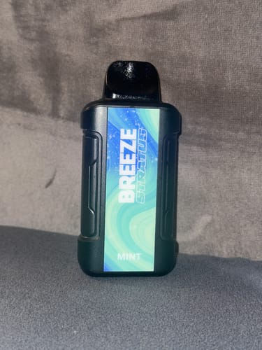 Customer photo review of Breeze Stratus Disposable Vape