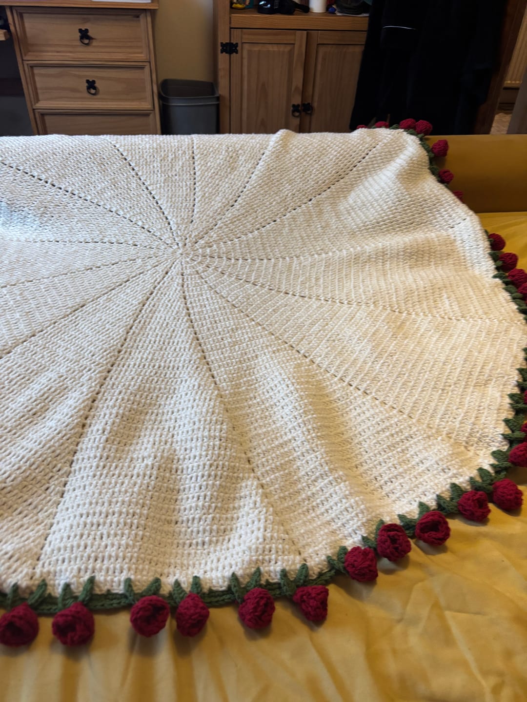 Customer photo review of CrochetPark™ 1980 Rose Bouquet Blanket DIY kit