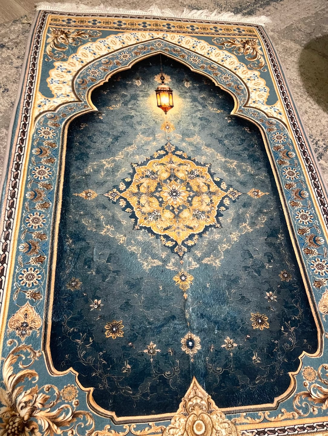 Customer photo review of Verde Mehrab Padded Prayer Mat