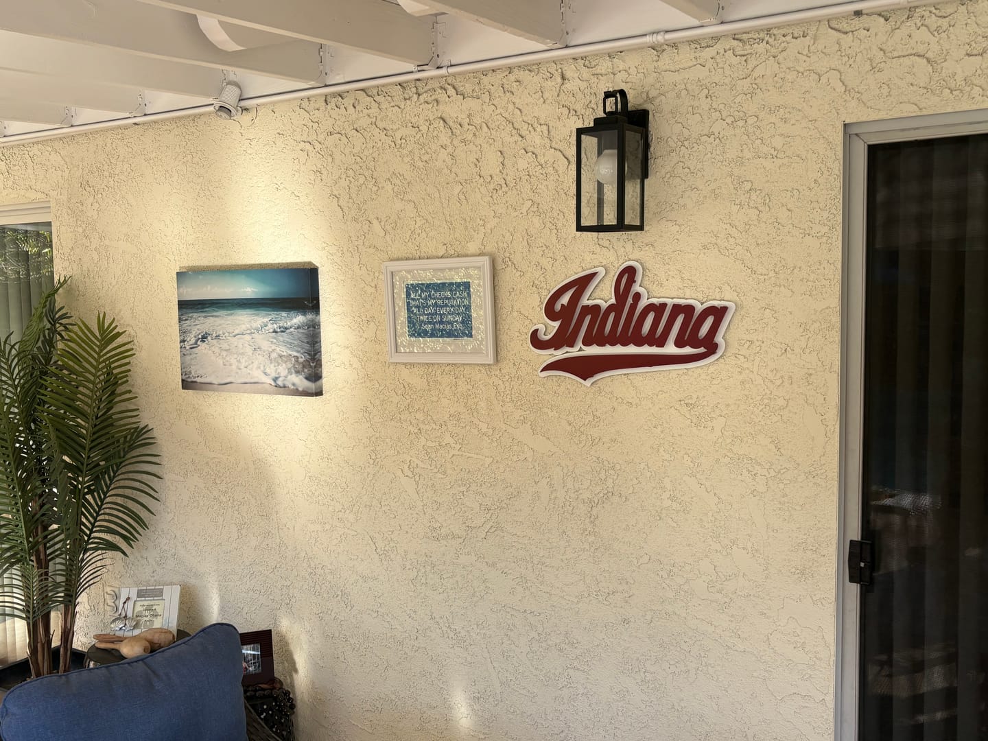 Customer photo review of Indiana Hoosiers Classic Script 3D Vintage Metal Wall Art