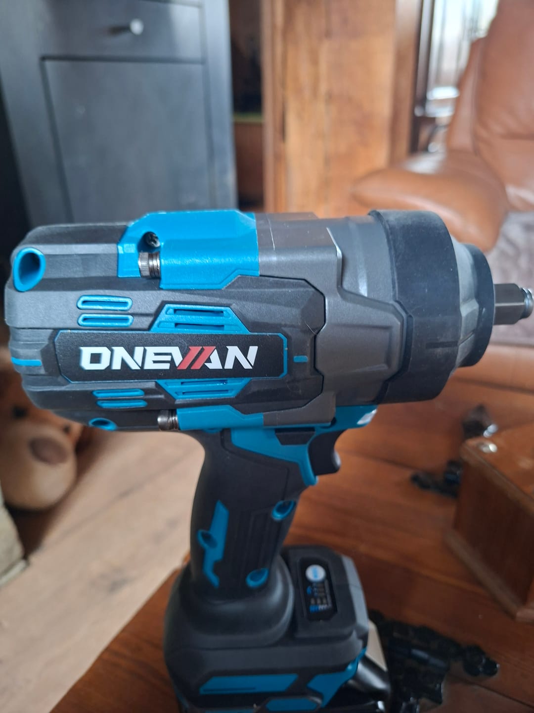 Customer photo review of ONEVAN 1/2" 2800N·m Brushless Cordless Impact Wrench | For Makita 18V Battery