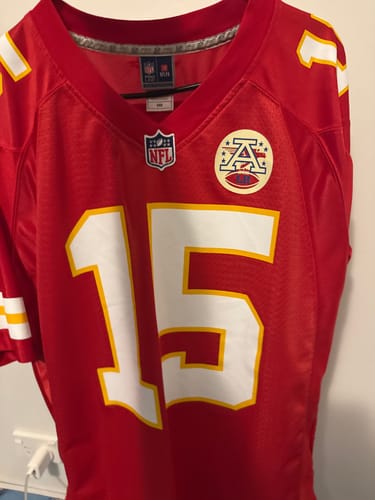 Customer photo review of Nike Patrick Mahomes II Kansas City Chiefs NFL Jersey (M)