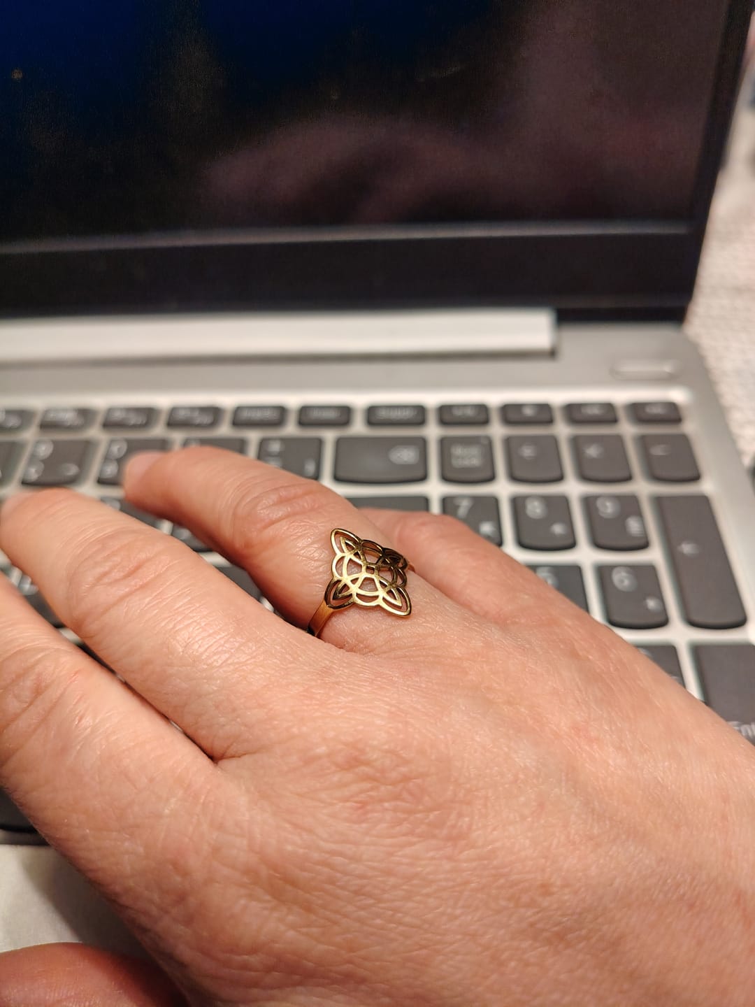 Customer photo review of Bague Ajustable "Protection Éternelle" - Noeud de Sorcière