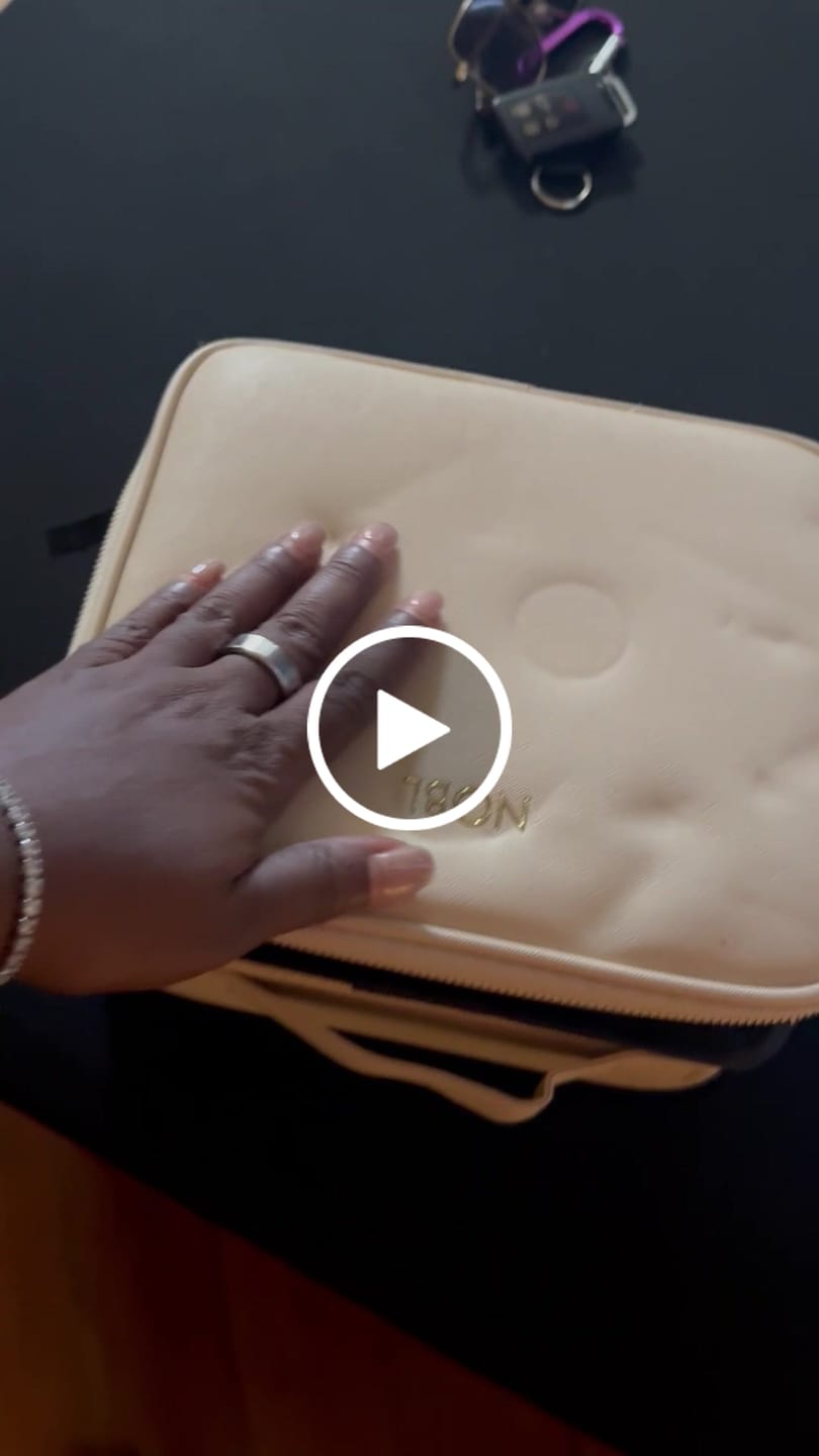 Customer video review of LED Travel Makeup Case
