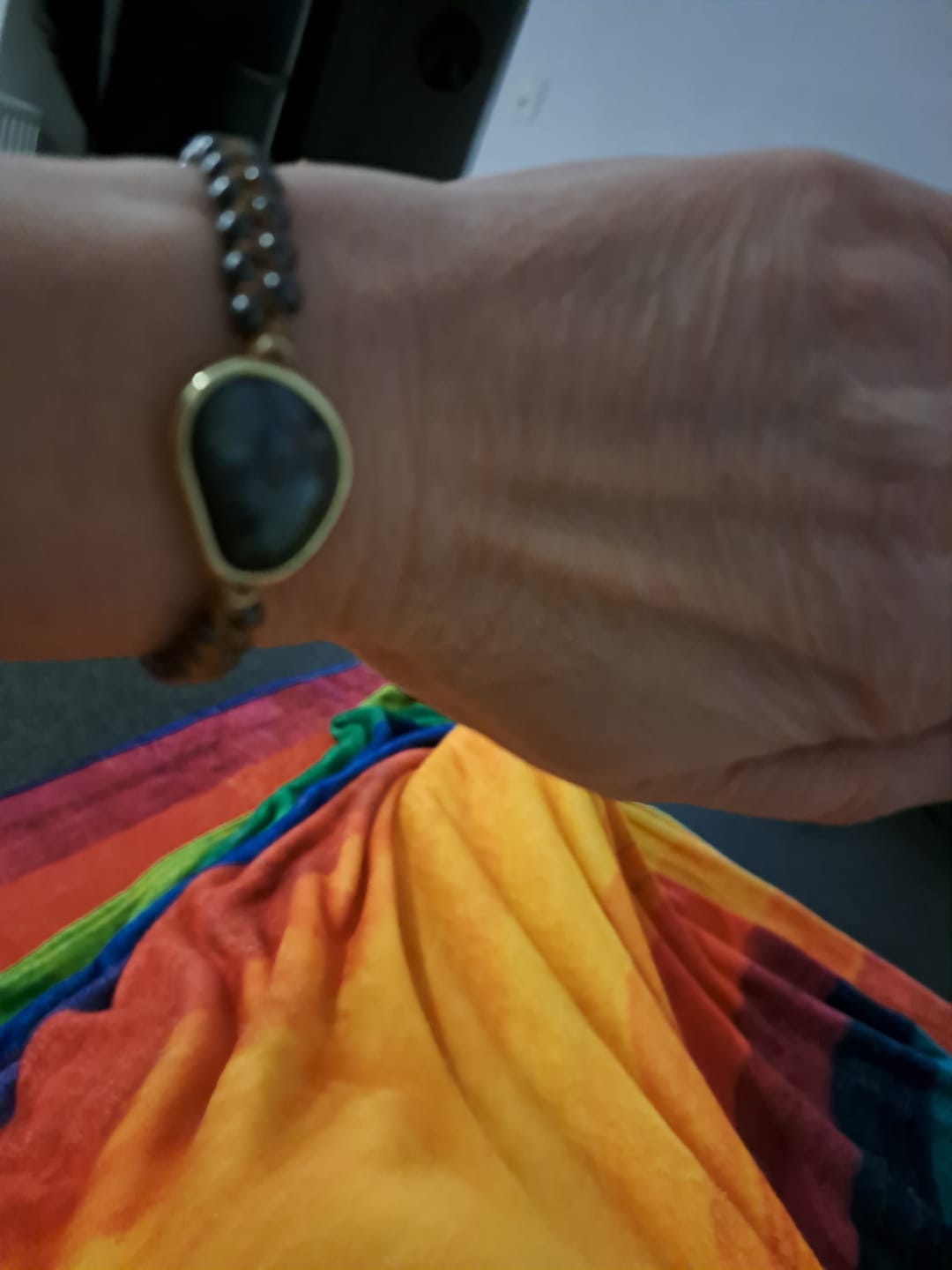 Customer photo review of Bracelet "Oeil Céleste" en Labradorite & Hématite