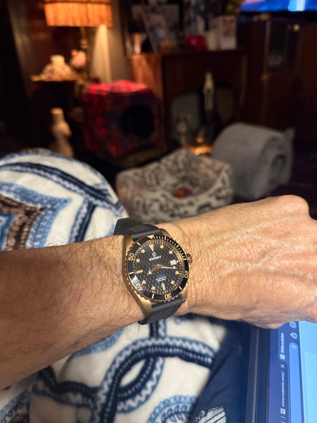 Customer photo review of SEATURTLE.OCEAN(BRONZE) - Automatic Bronze Diver Watch | Black/FKM Rubber
