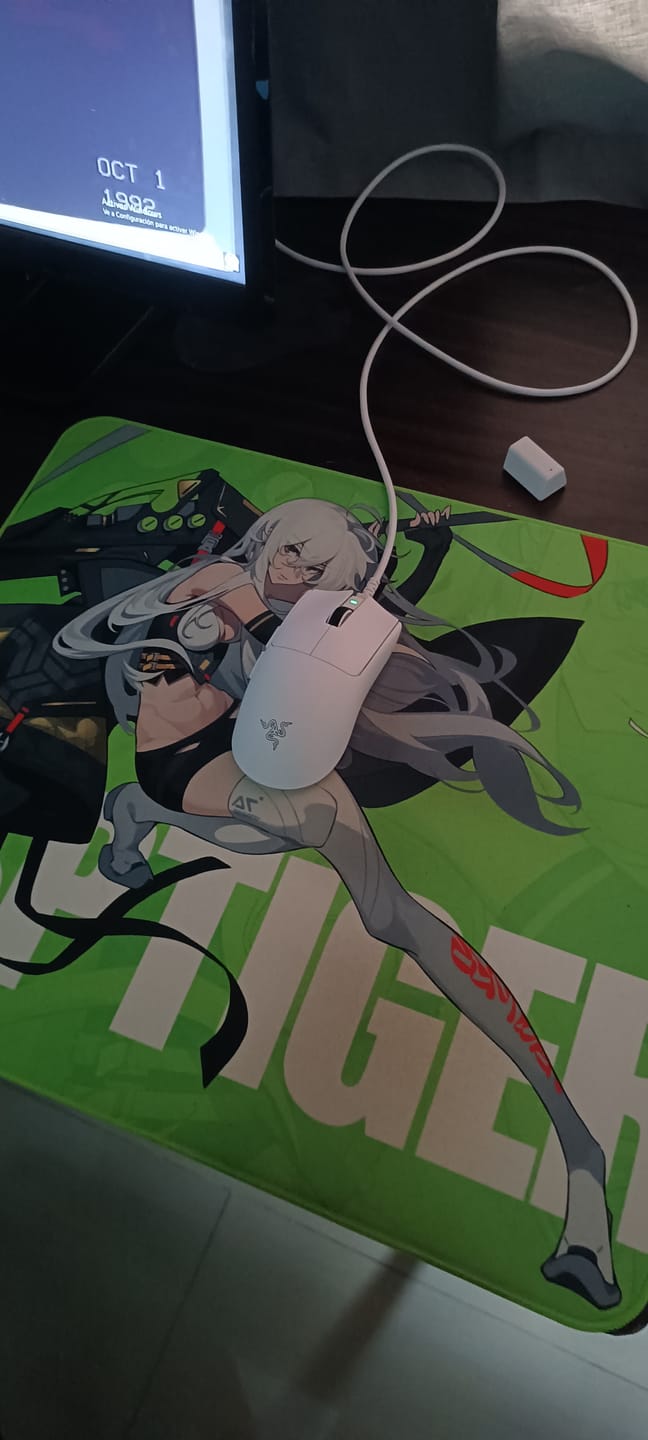 Customer photo review of Razer Viper V3 Pro Ultra-Lightweight Wireless Gaming Mouse - White