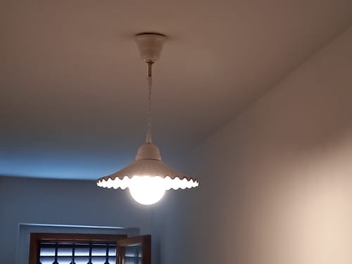 Customer photo review of Lampadario Rustico Ceramica Bianca con Bordo Marrone e Treccia 30 cm - Made in Italy