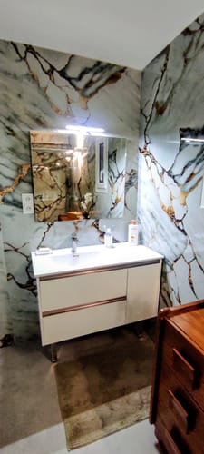 Customer photo review of Panneau Mural PVC Marbre Qatar – Veiné doré, Facile a Poser