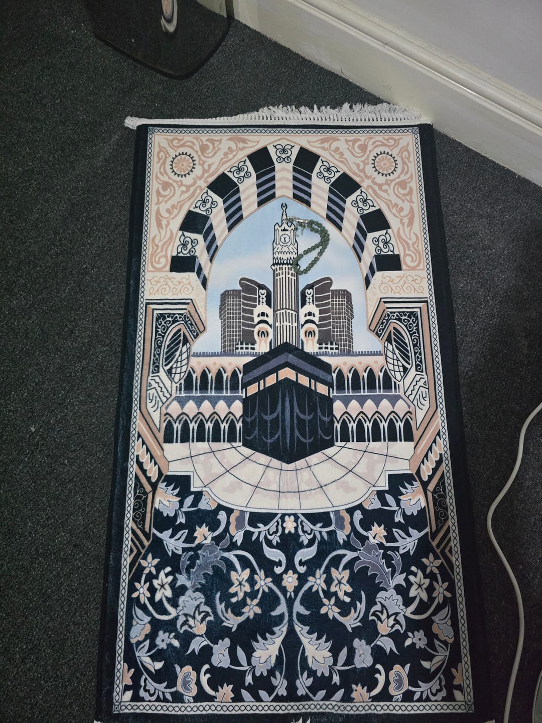 Customer photo review of Floral Kaaba  Padded Prayer Mat