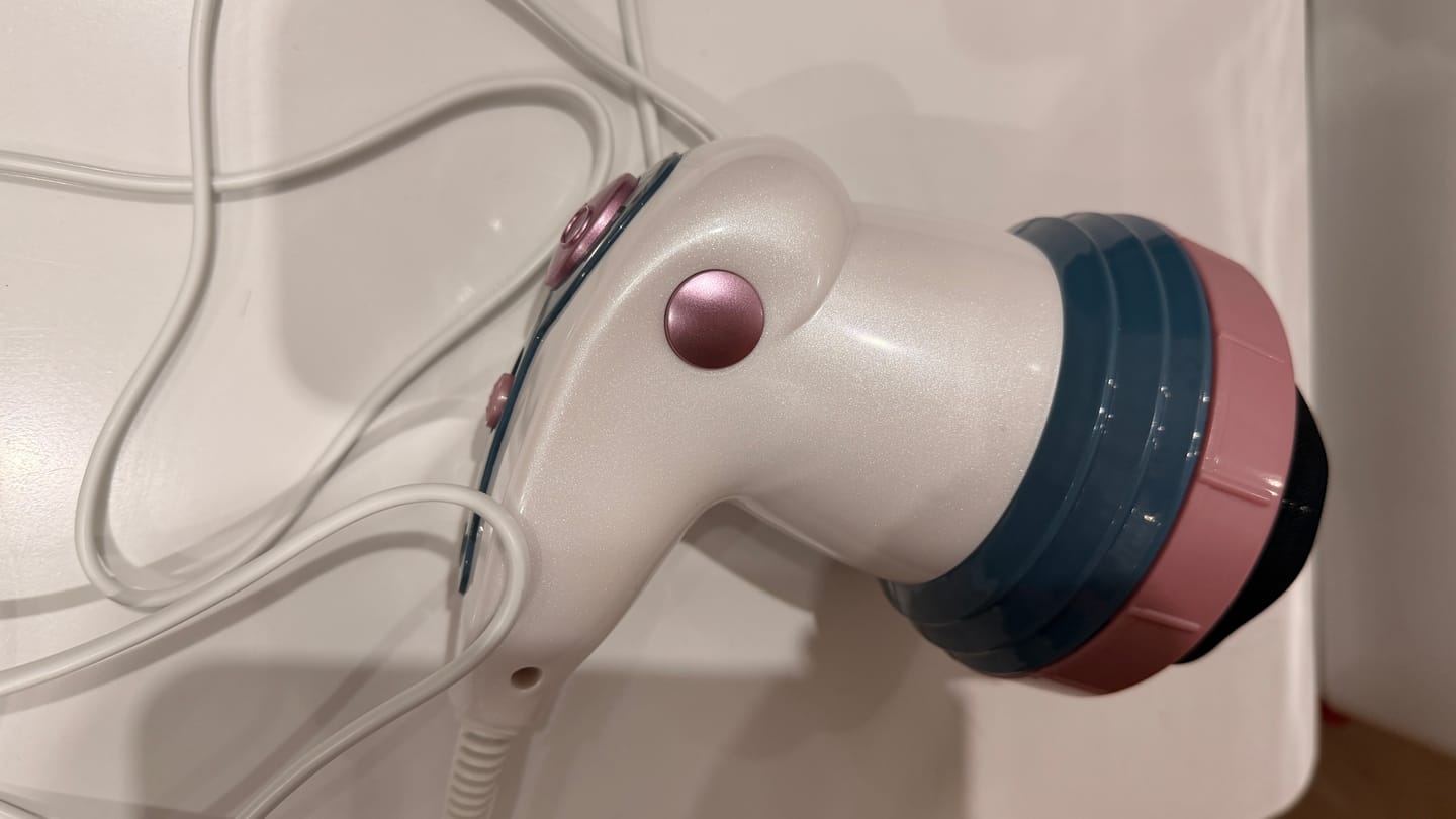 Customer photo review of Masajeador anticelulítico Cellu Clear Pro