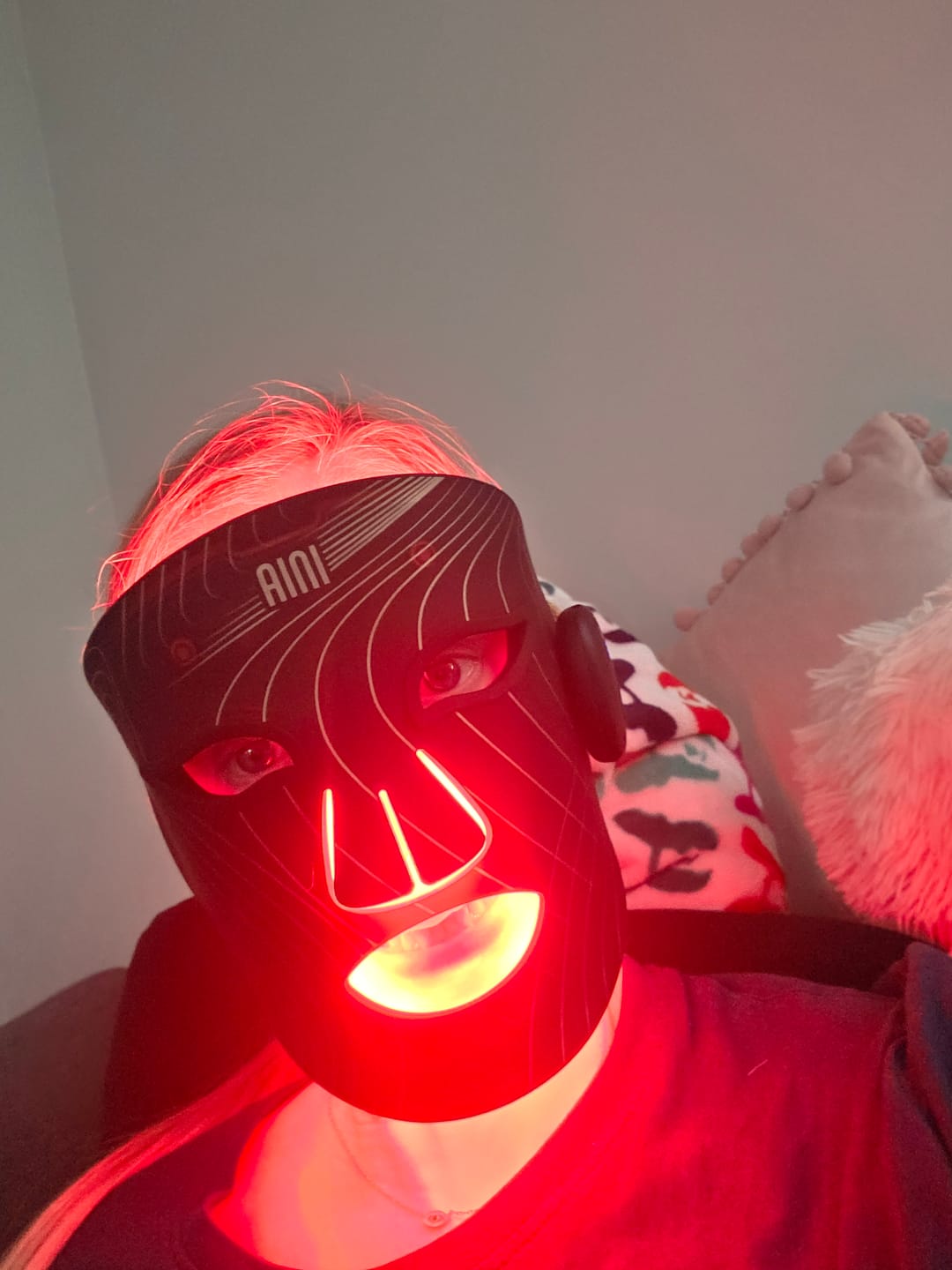 Customer photo review of INIA GLOW Wireless Red Light Therapy Mask