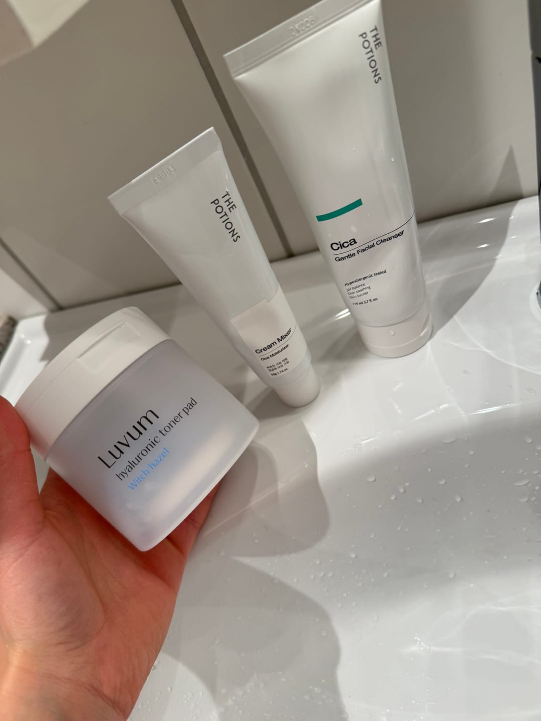 Customer photo review of Luvum Hazel Hyaluronic Moisture Toner Pad (60stk)