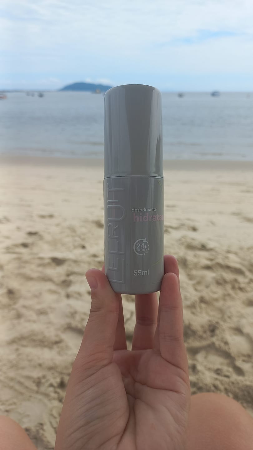 Customer photo review of Desodorante Hidratante