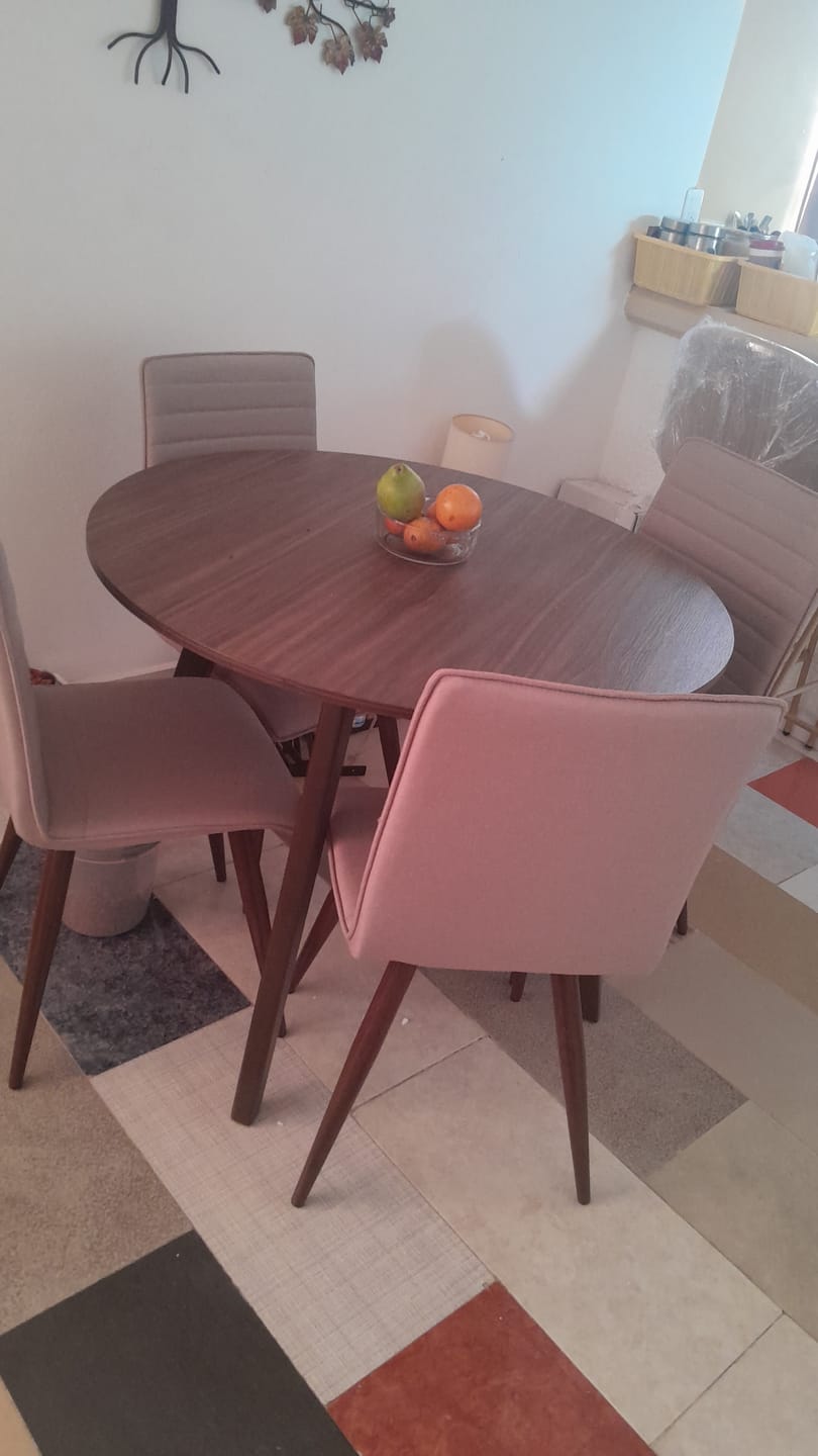 Customer photo review of Mesa de Comedor Contempo Circular 1m